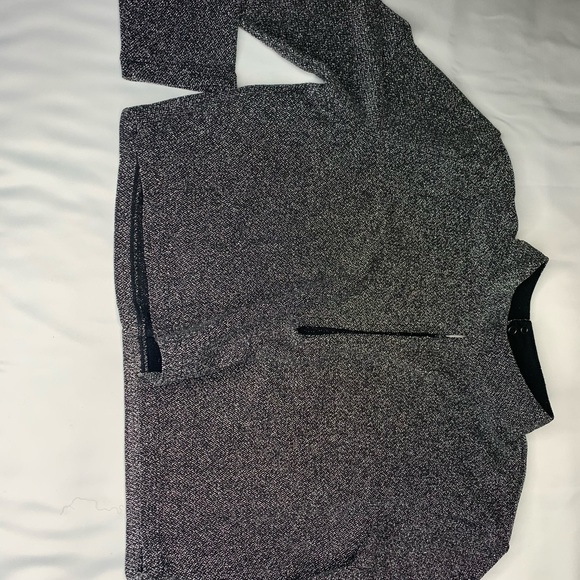 Low-Cut Short Top Black Glittery Long Sleeves. - Picture 2 of 8